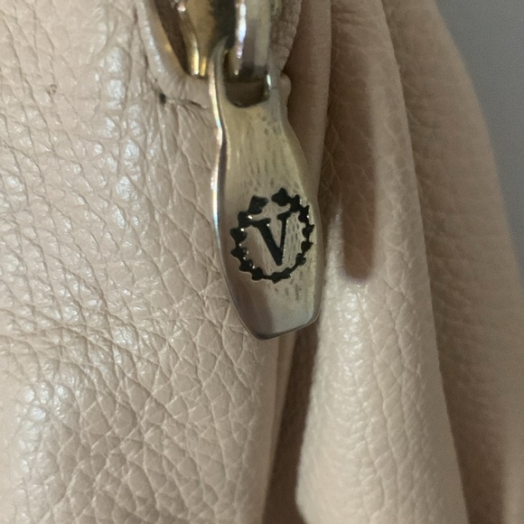 Valentina blush pink pebbled leather shoulder bag with gold hard wear - Picture 5 of 10